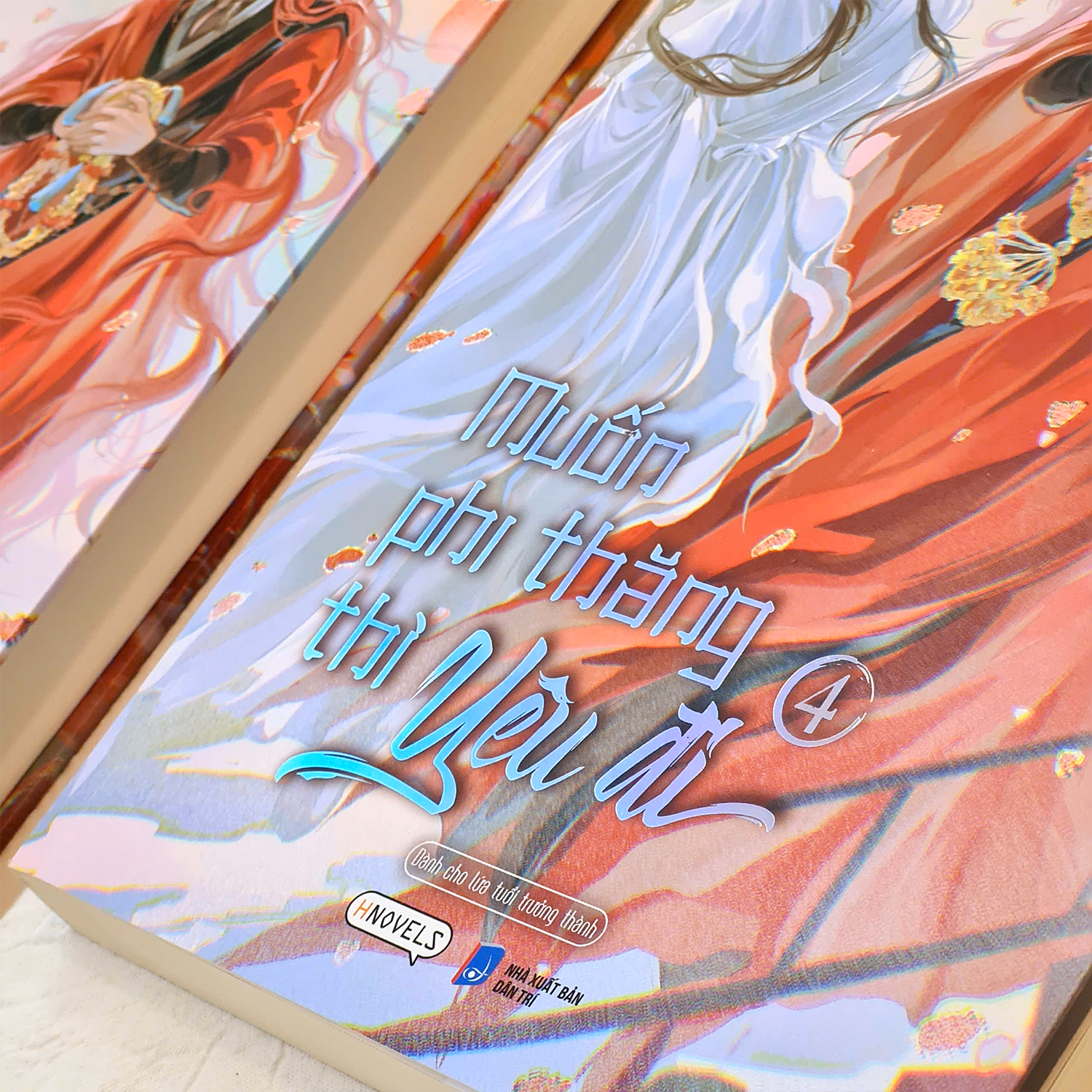 muốn phi thăng thì yêu đi - tập 4 - tặng kèm bookmark tròn hai mặt + postcard bồi cứng - Ảnh 5